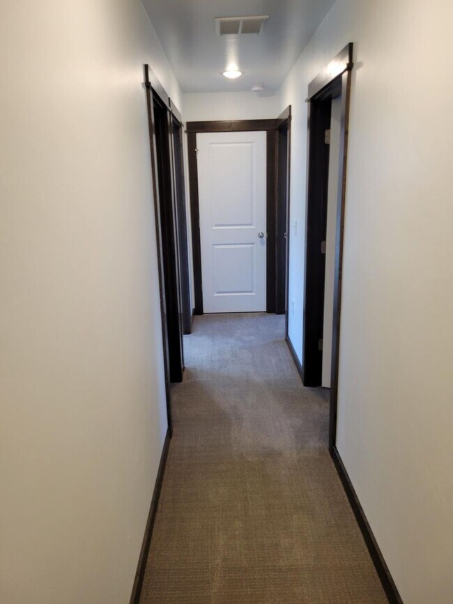 Building Photo - 3 Bedroom 2 1/2 Bathroom Townhouse- NEWLY BUILT-