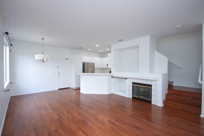 Primary Photo - 1100 Rosewalk Way