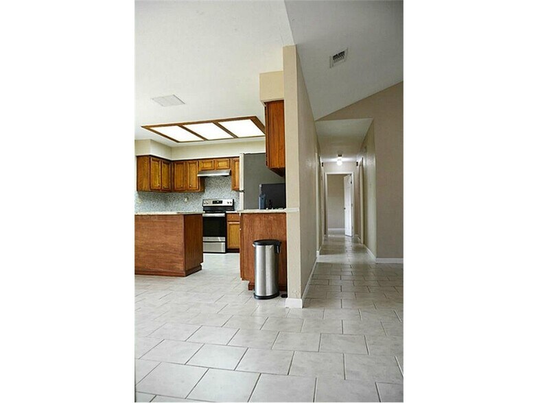Building Photo - 8007 Vista Del Sol Dr
