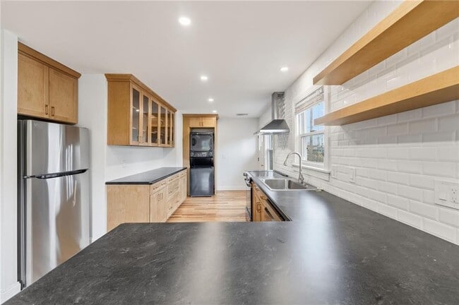 Building Photo - 259 High Service Ave