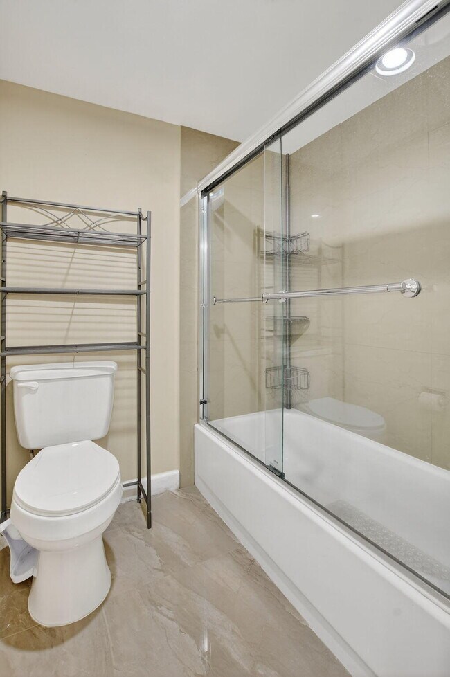 Building Photo - 9268 Vista Del Lago