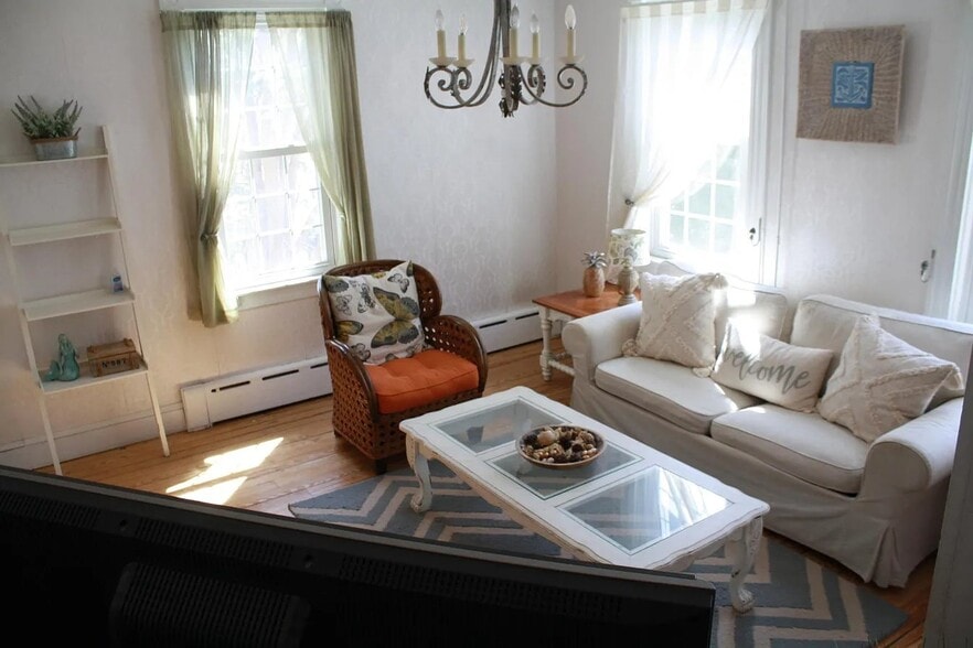 Building Photo - 68 W Narragansett Ave