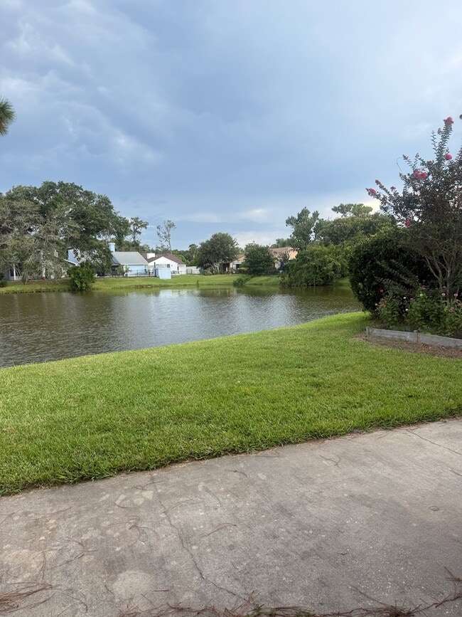 Building Photo - 2458 Lorraine Ct S