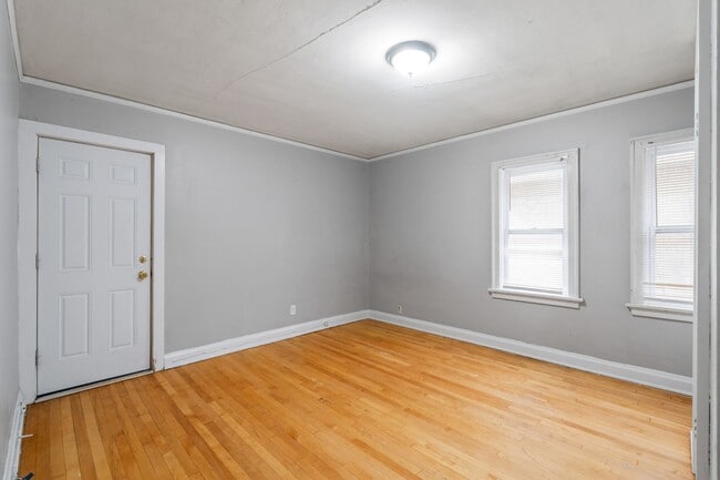 Building Photo - Downer upper across from UWM