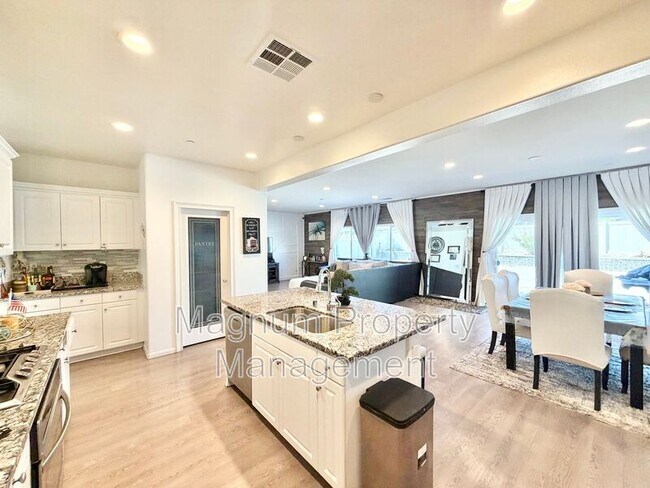 Building Photo - 30120 Crescent Pointe Wy