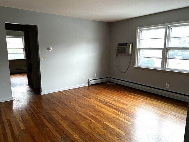 Building Photo - 96 S Hamilton St