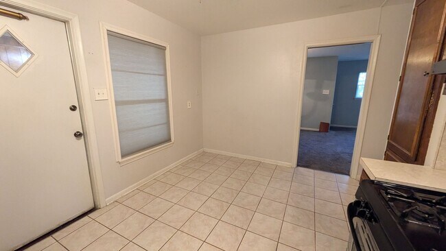 Building Photo - 1110 Sumner Dr