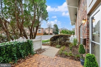 Building Photo - 1949 Kennedy Dr