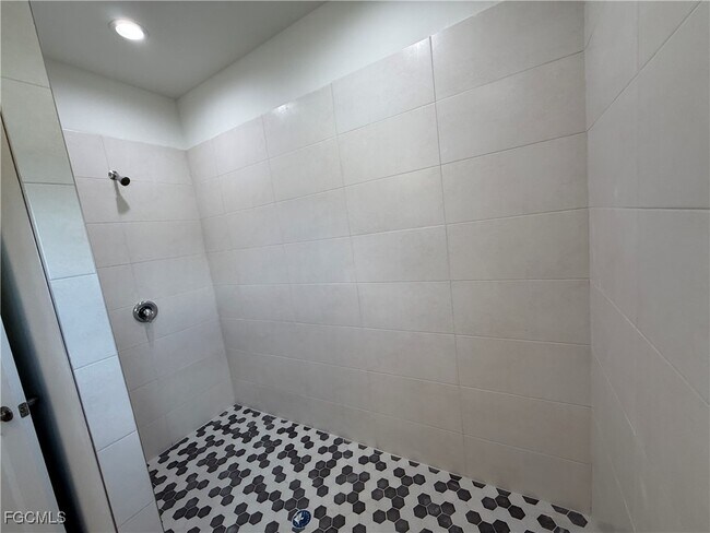 Building Photo - 1027 Eisenhower Blvd