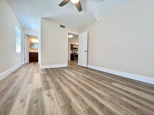 Building Photo - 5309 Summerlin Rd