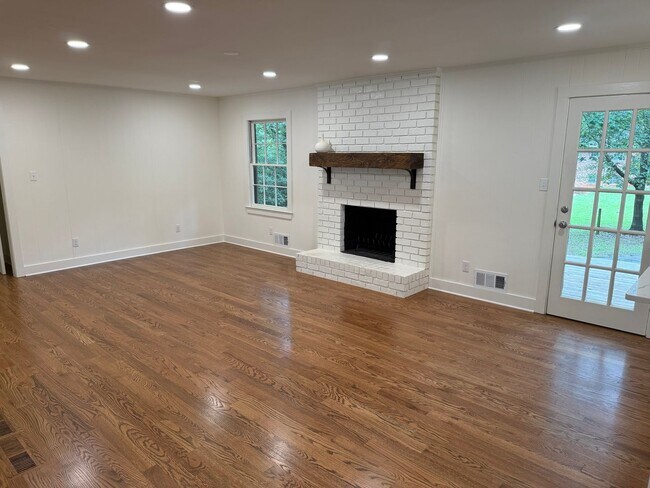 Building Photo - 185 Landor Dr