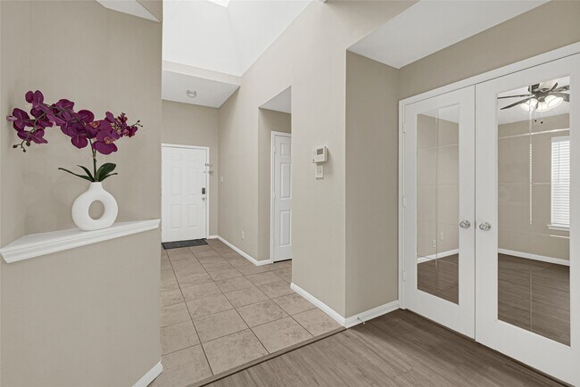 Building Photo - 8123 Solara Bend Ct
