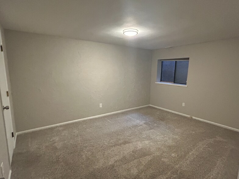 Building Photo - 472 W Rockrimmon Blvd