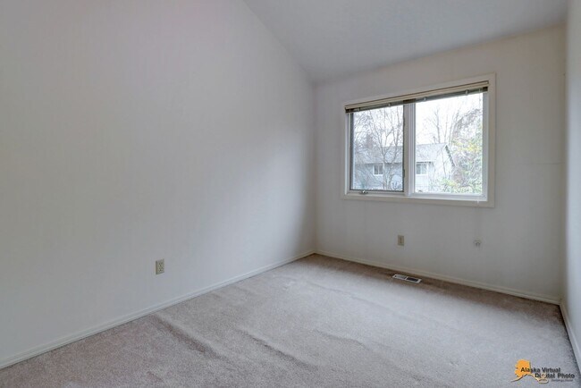 Building Photo - East Anchorage Condo with Fenced in Yard, ...