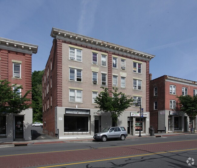 Primary Photo - 411-431 N Main St