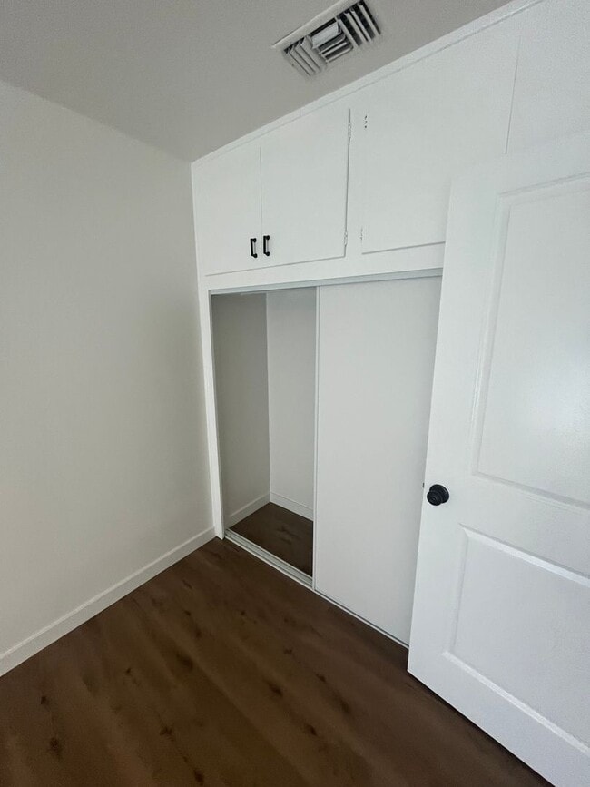Building Photo - Lovely 3 Bedroom 1 Bath House with Garage