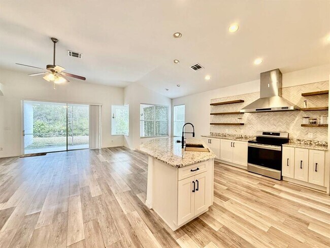 Building Photo - 10226 Evergreen Hill Dr