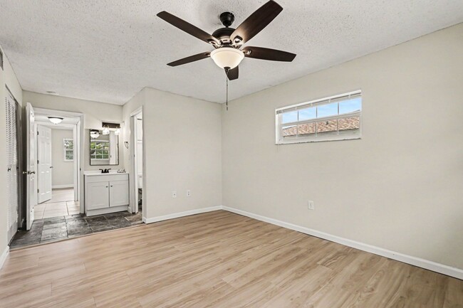 Building Photo - 3135 Shady Dell Ln