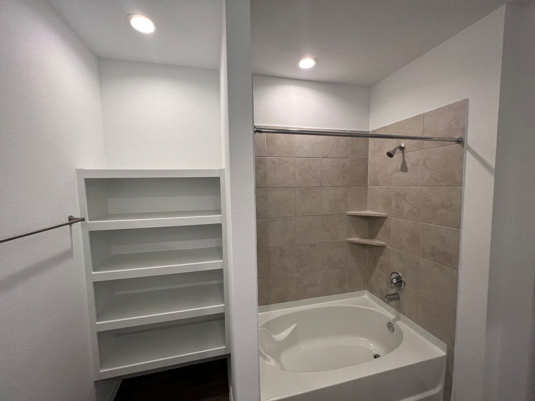 Building Photo - 12418 Pelican Bay Dr