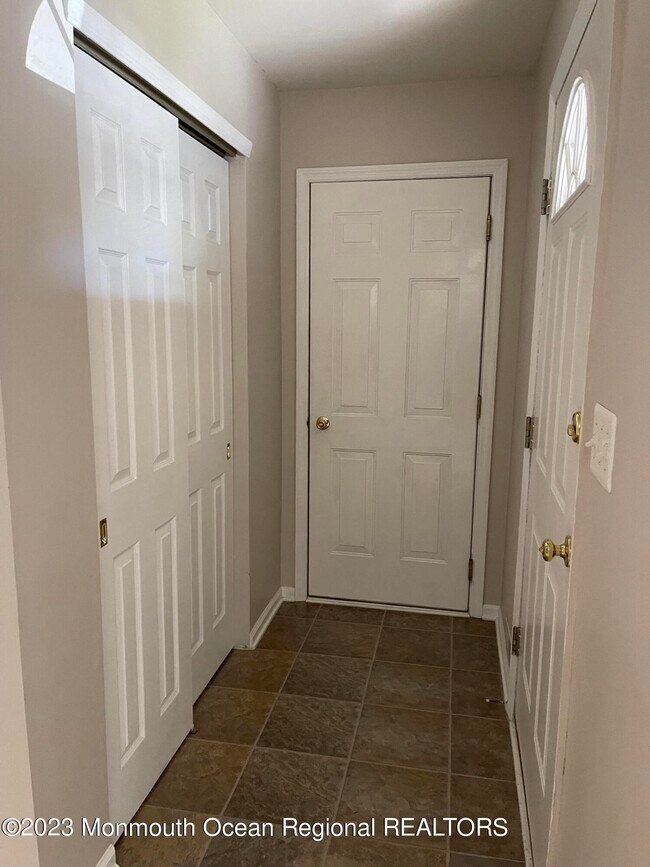 Building Photo - 48 Timberline Dr