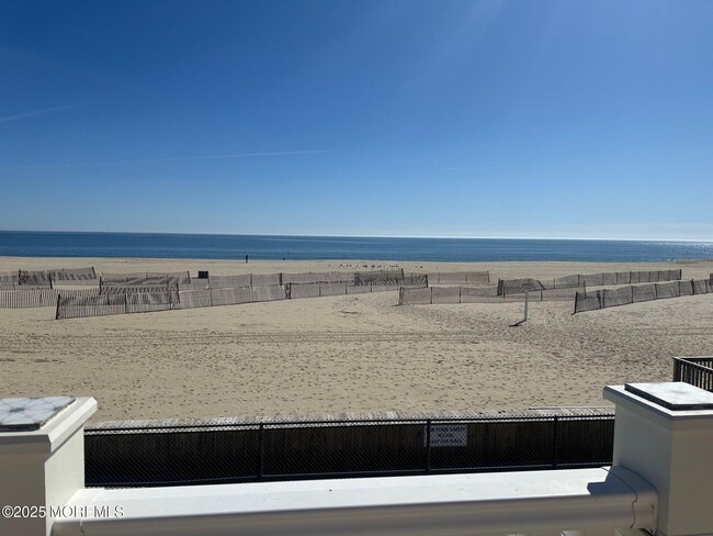 Primary Photo - 247 Boardwalk