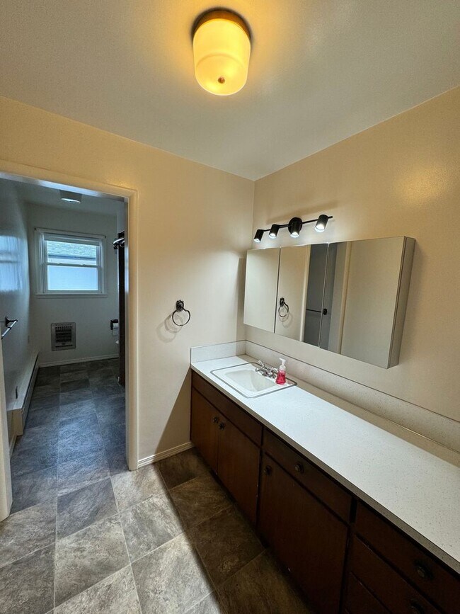 Building Photo - South Hill Cozy 3 bed 2 bath