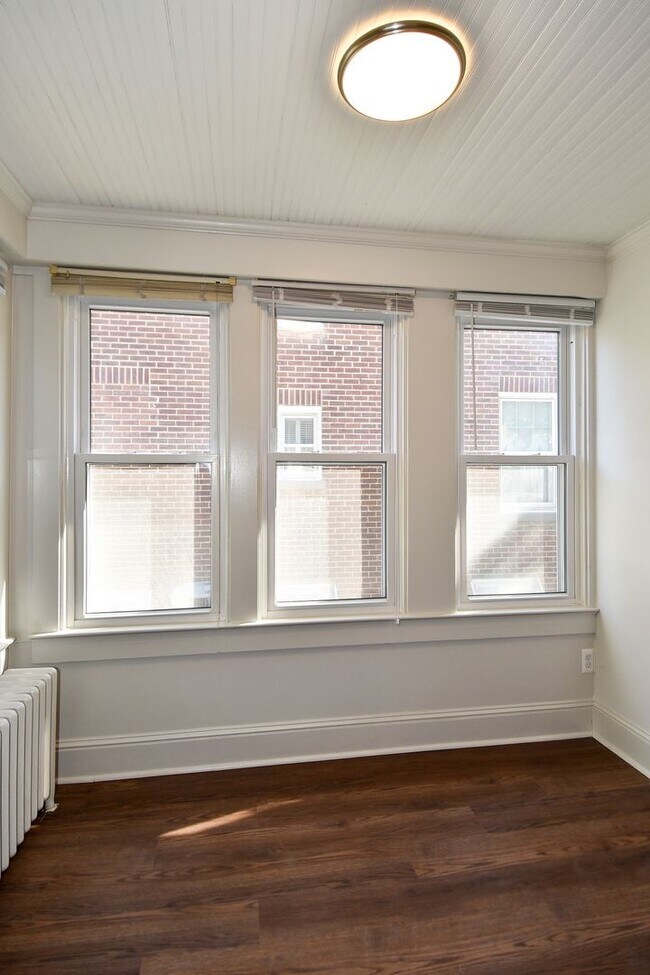 Building Photo - 633 24th St S