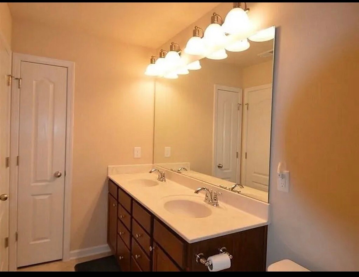 Building Photo - 4006 Kentworth Dr
