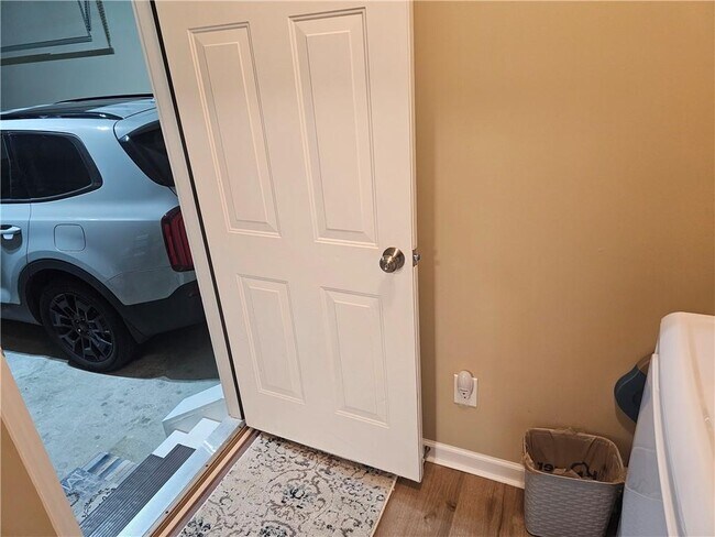 Building Photo - 2216 Worrall Hill Dr