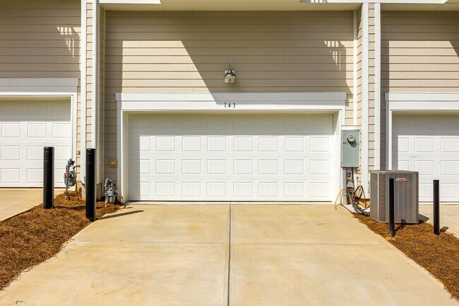 Building Photo - Beautiful 3-bedroom, 3.5 bath townhome in ...
