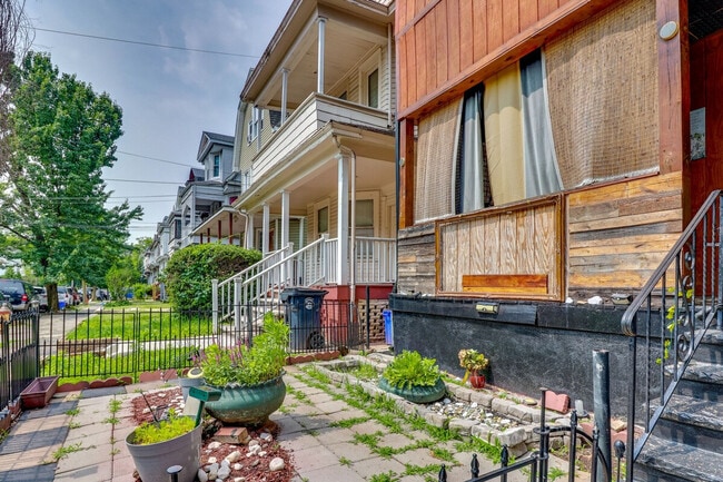 Building Photo - 787 S 13th St