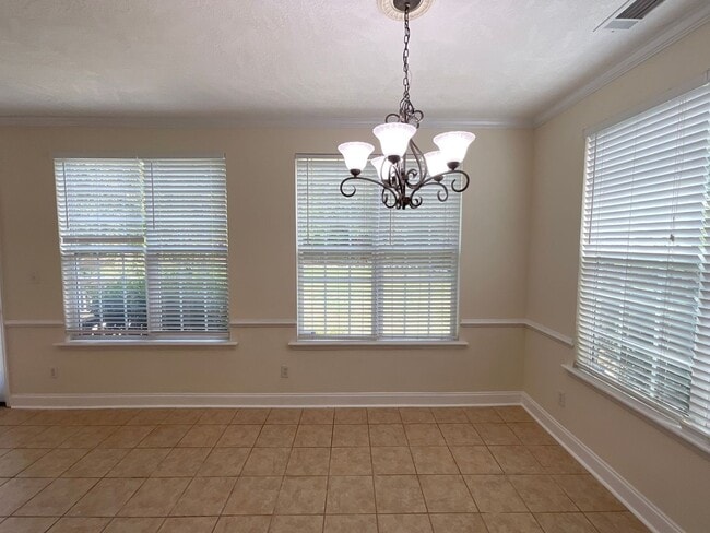 Building Photo - ****Rent Special***** 50% off the first rent charge payment. Ask for details!