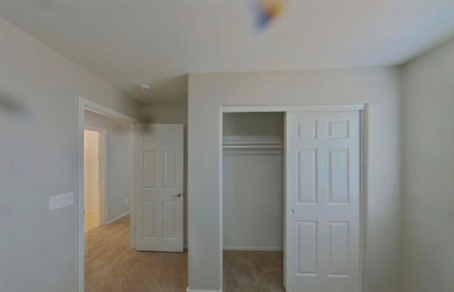 Building Photo - Ready Now!