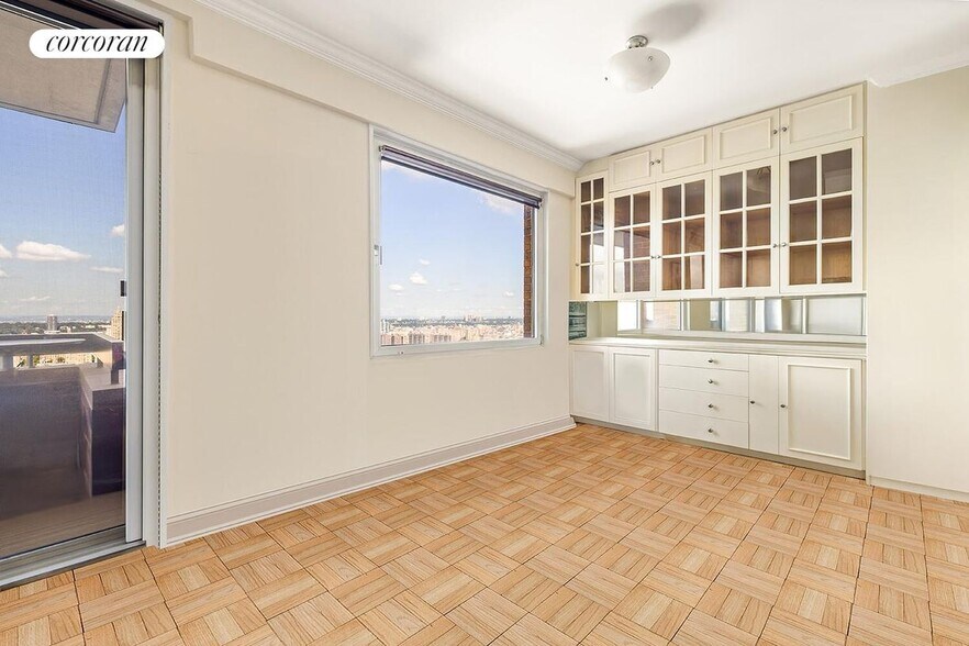 Building Photo - 45 E 89th St