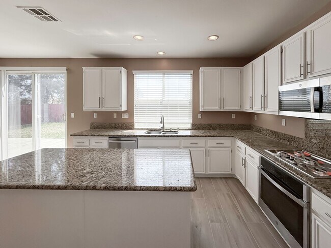 Building Photo - AVAILABLE NOW! 5 Bedroom, Cut-DeSac Home for Rent in a Beautiful, Murrieta Community!