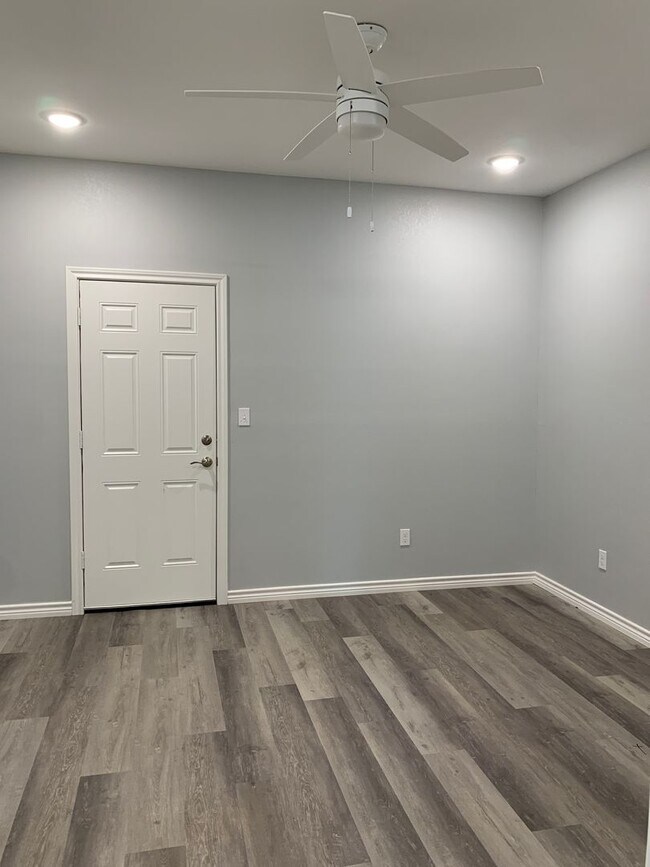 Building Photo - Spring Break Special - Move in NOW!!! and stay one month free