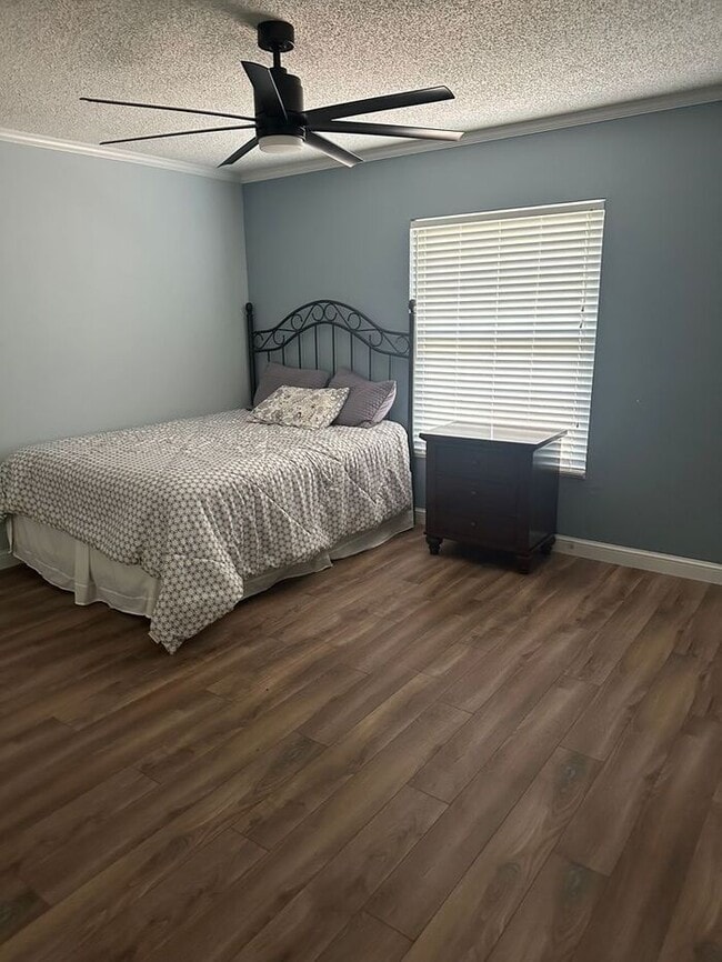 Building Photo - Cozy Condo in Errol Estates
