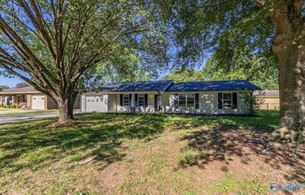 Building Photo - 1220 Kathy Ln SW