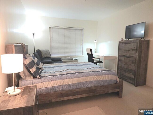 Building Photo - 8915 Bergenwood Ave