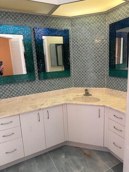 Building Photo - 7882 Sailboat Key Blvd S