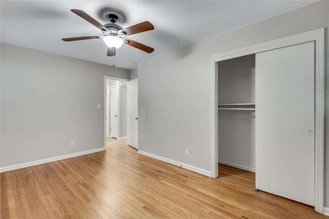 Building Photo - 799 Marstevan Dr NE