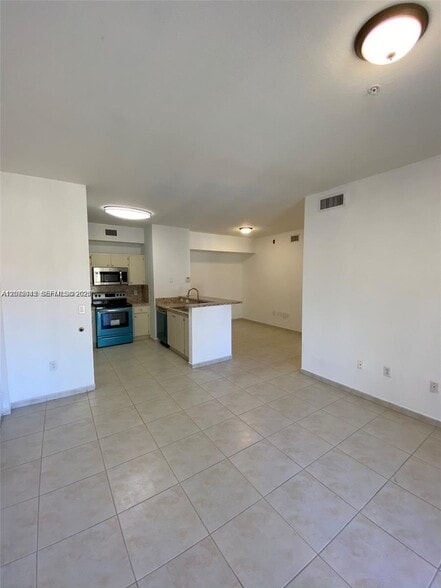 Building Photo - 7240 NW 114th Ave