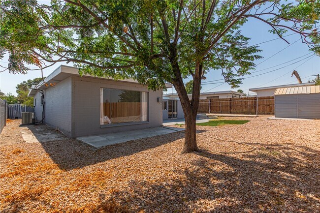 Building Photo - 1028 Nassau Dr