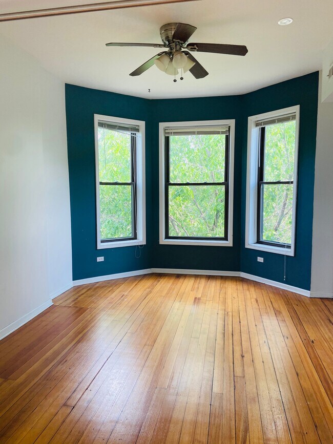 Building Photo - 1656 N Talman Ave