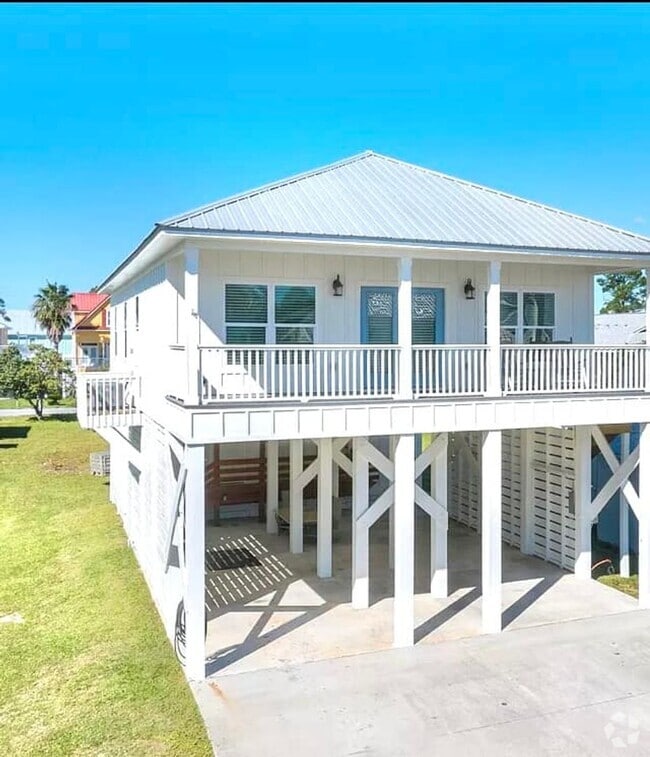 Building Photo - AVAILABLE AUGUST 1ST