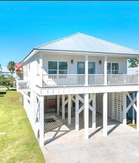 Building Photo - AVAILABLE AUGUST 1ST