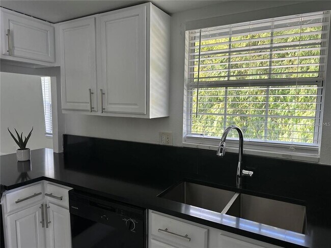 Building Photo - 1000 S Semoran Blvd