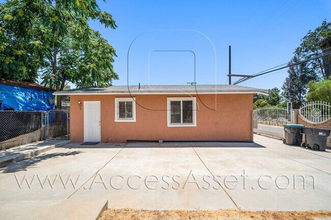 Building Photo - 23865 Goetz Dr