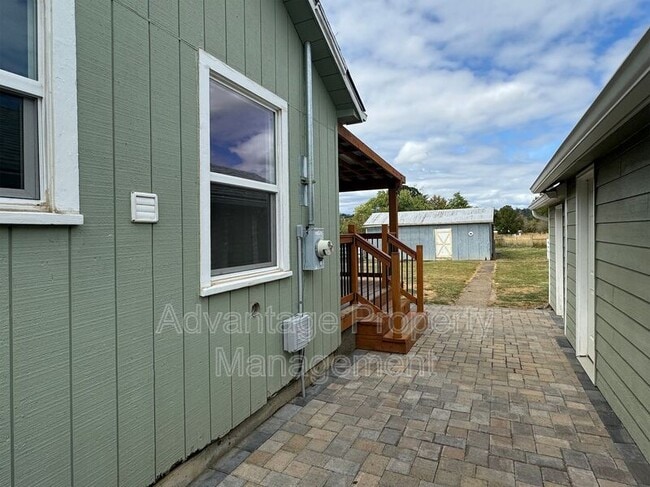 Building Photo - 2889 NW Gibson Hill Rd