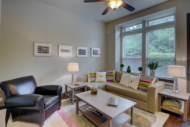 Building Photo - 103 Aventura Pl